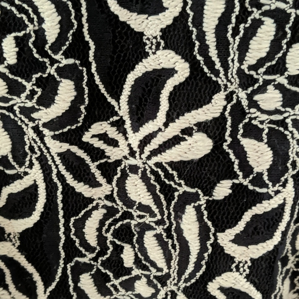 Patterned Blouse - Picture 3 of 3